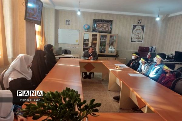 فعالیت‌های مدارس شهرستان ملارد در طرح لاله‌های روشن