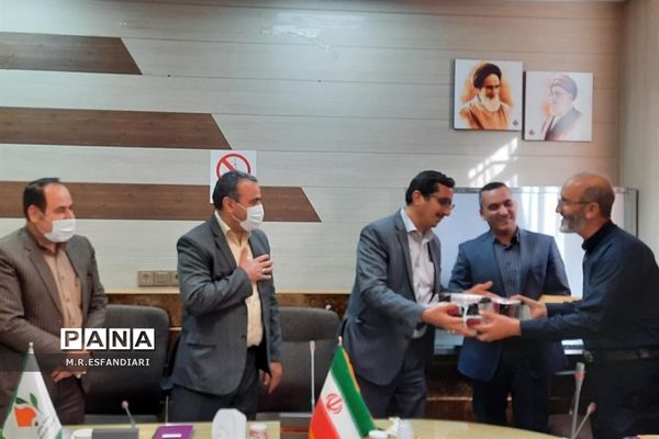 تقدیر از معاونان پرورشی ناحیه یک قم