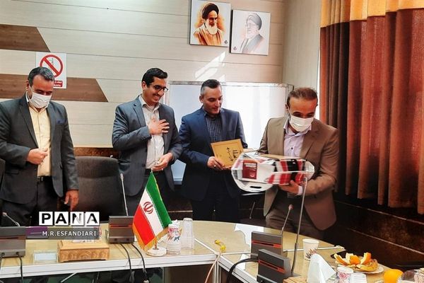تقدیر از معاونان پرورشی ناحیه یک قم