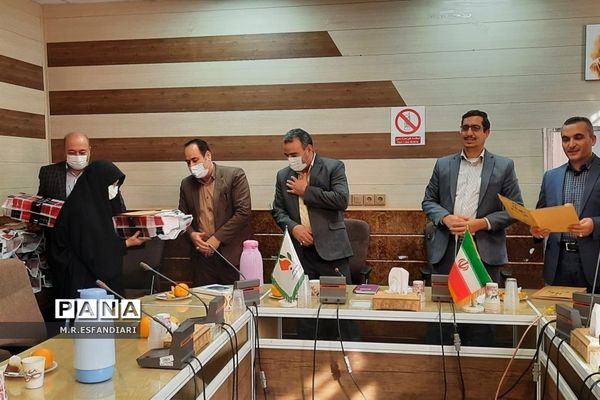 تقدیر از معاونان پرورشی ناحیه یک قم