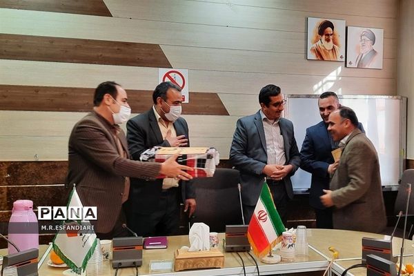 تقدیر از معاونان پرورشی ناحیه یک قم
