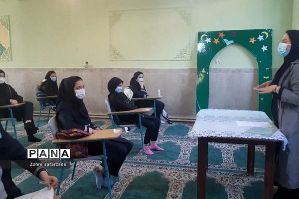 کارگاه آموزشی بهداشت دوران بلوغ دختران درآموزش و پرورش رودهن