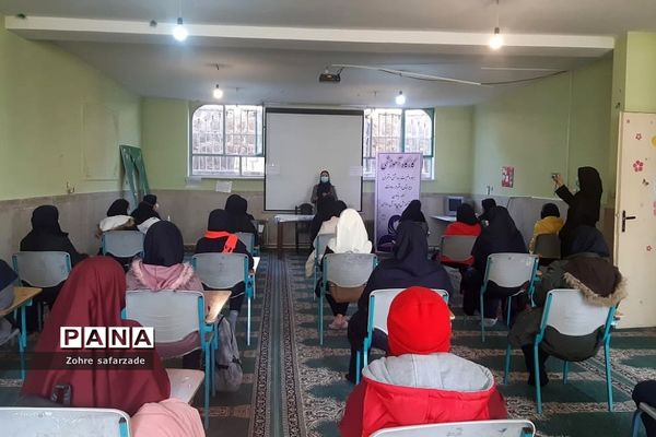 کارگاه آموزشی بهداشت دوران بلوغ دختران درآموزش و پرورش رودهن