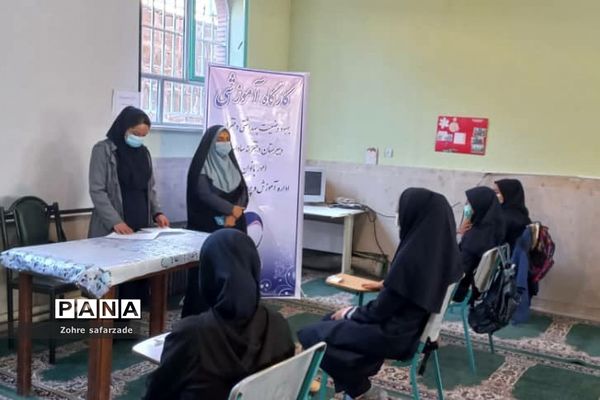 کارگاه آموزشی بهداشت دوران بلوغ دختران درآموزش و پرورش رودهن