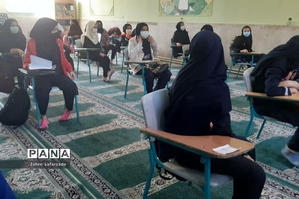 کارگاه آموزشی بهداشت دوران بلوغ دختران درآموزش و پرورش رودهن