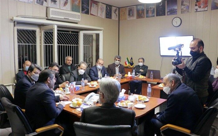 سینمای ایران باید در راه تقویت منافع ملی ایران حرکت کند