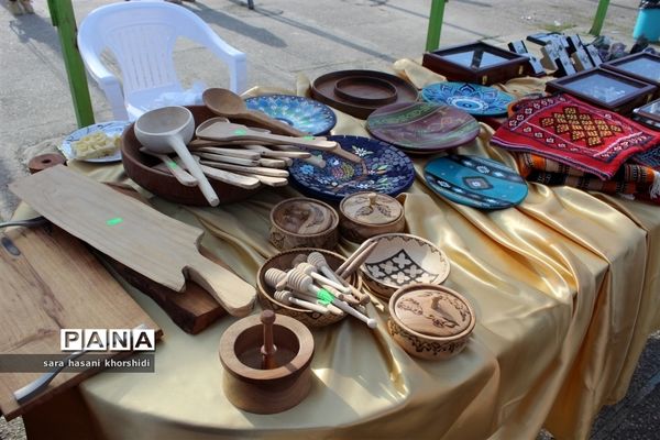 بازارچه صنایع دستی و غذاهای سنتی در دبستان تربیت گلوگاه
