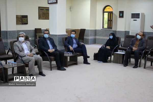 نشست مدیرکل قرآن، عترت و نماز وزارت آموزش و پرورش با نماینده ولی فقیه در استان و امام جمعه بوشهر