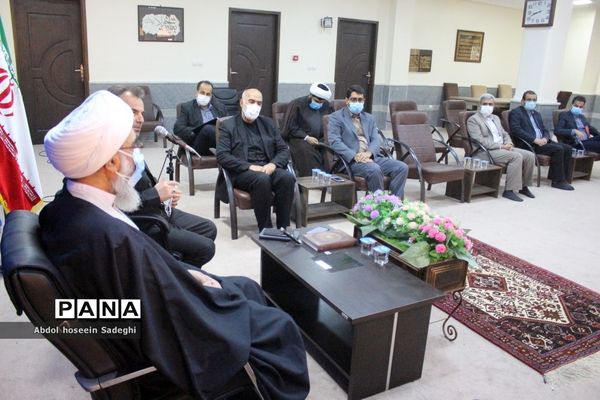 نشست مدیرکل قرآن، عترت و نماز وزارت آموزش و پرورش با نماینده ولی فقیه در استان و امام جمعه بوشهر