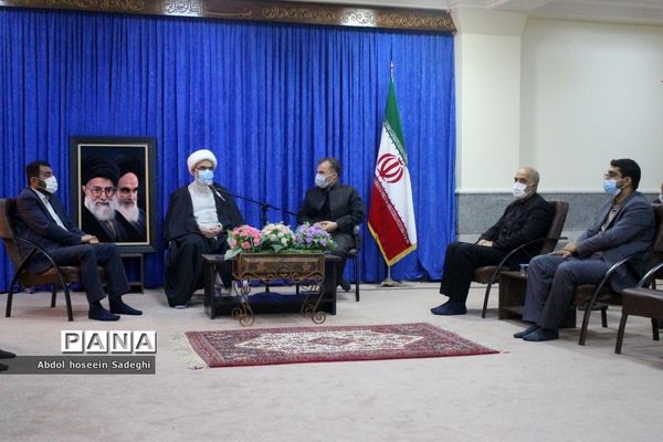 نشست مدیرکل قرآن، عترت و نماز وزارت آموزش و پرورش با نماینده ولی فقیه در استان و امام جمعه بوشهر