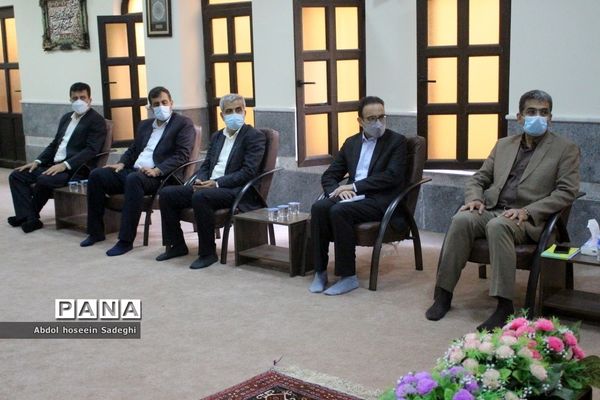 نشست مدیرکل قرآن، عترت و نماز وزارت آموزش و پرورش با نماینده ولی فقیه در استان و امام جمعه بوشهر