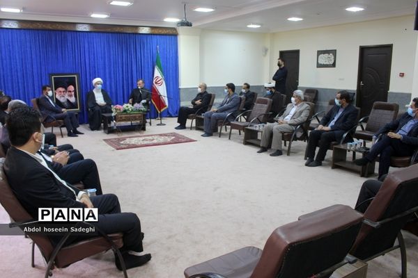 نشست مدیرکل قرآن، عترت و نماز وزارت آموزش و پرورش با نماینده ولی فقیه در استان و امام جمعه بوشهر