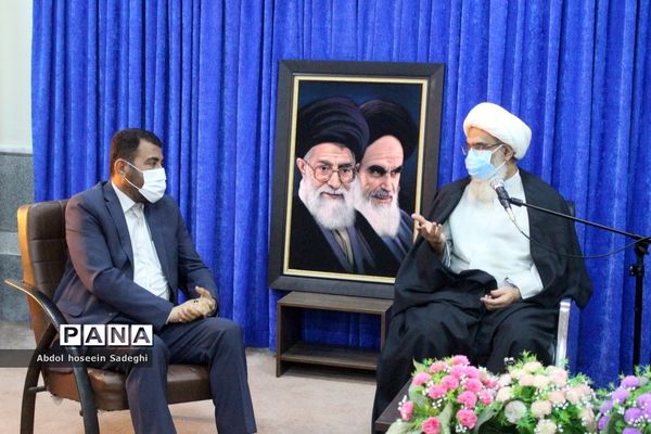 نشست مدیرکل قرآن، عترت و نماز وزارت آموزش و پرورش با نماینده ولی فقیه در استان و امام جمعه بوشهر