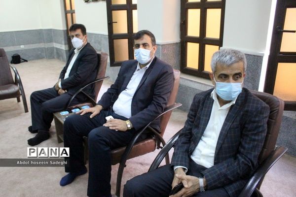 نشست مدیرکل قرآن، عترت و نماز وزارت آموزش و پرورش با نماینده ولی فقیه در استان و امام جمعه بوشهر