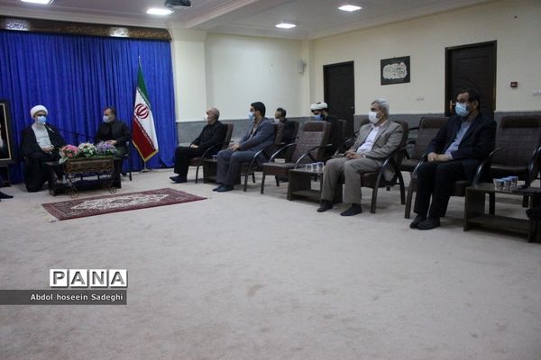 نشست مدیرکل قرآن، عترت و نماز وزارت آموزش و پرورش با نماینده ولی فقیه در استان و امام جمعه بوشهر