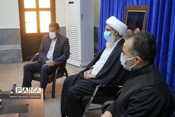 نشست مدیرکل قرآن، عترت و نماز وزارت آموزش و پرورش با نماینده ولی فقیه در استان و امام جمعه بوشهر