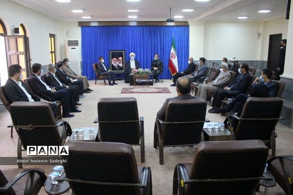 نشست مدیرکل قرآن، عترت و نماز وزارت آموزش و پرورش با نماینده ولی فقیه در استان و امام جمعه بوشهر