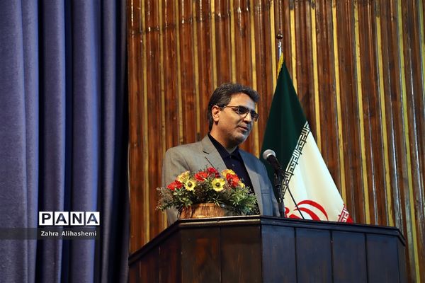 آیین تجلیل از معلمان پژوهنده برتر شهر تهران