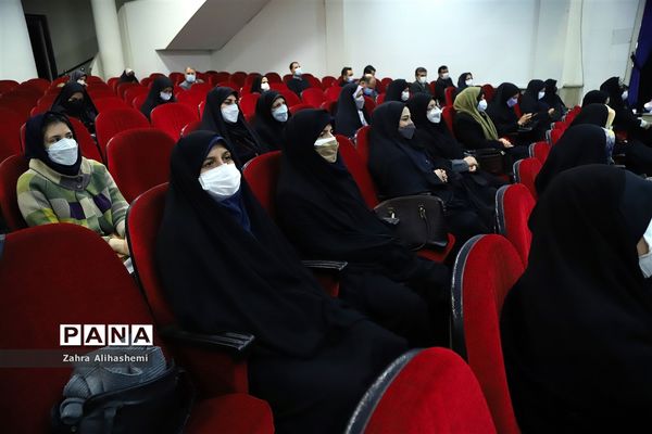 آیین تجلیل از معلمان پژوهنده برتر شهر تهران