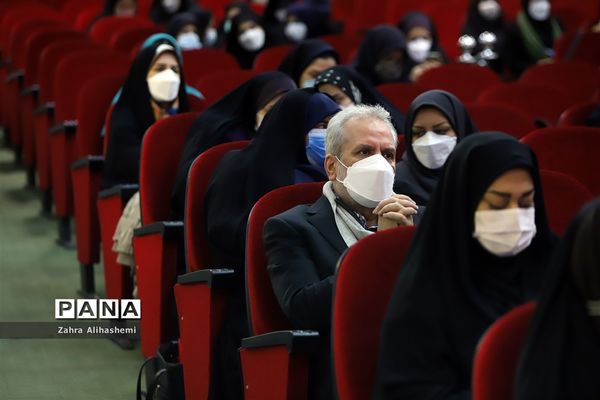 آیین تجلیل از معلمان پژوهنده برتر شهر تهران
