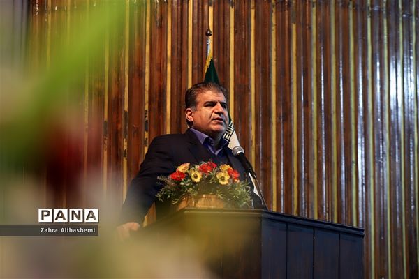 آیین تجلیل از معلمان پژوهنده برتر شهر تهران