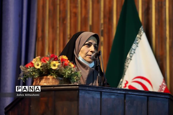 آیین تجلیل از معلمان پژوهنده برتر شهر تهران