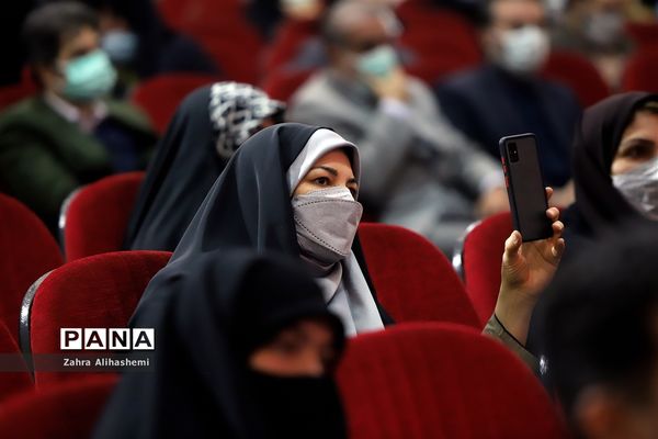 آیین تجلیل از معلمان پژوهنده برتر شهر تهران