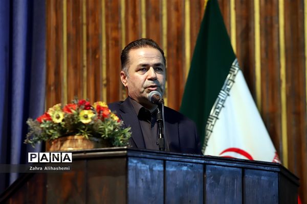 آیین تجلیل از معلمان پژوهنده برتر شهر تهران