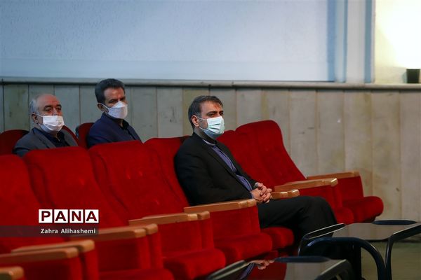 آیین تجلیل از معلمان پژوهنده برتر شهر تهران