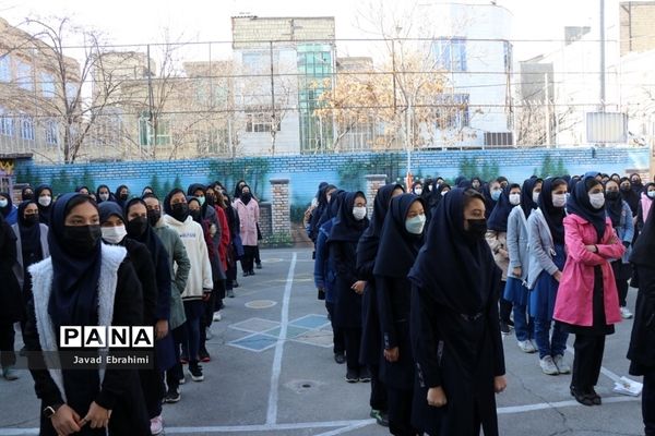 بازدید مدیر سازمان دانش‌آموزی خراسان‌رضوی از آموزشگاه تمام تشکیلاتی دکتر حداد ناحیه 5 مشهد