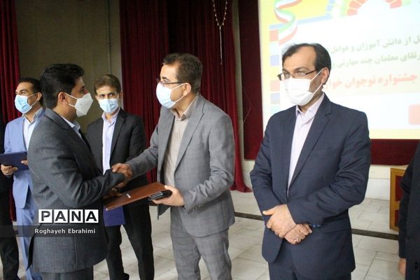 همایش استانی تجلیل از دانش‌آموزان و عوامل اجرایی جشنواره هفتم نوجوان خوارزمی در بوشهر