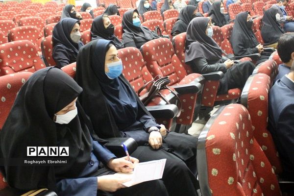 همایش استانی تجلیل از دانش‌آموزان و عوامل اجرایی جشنواره هفتم نوجوان خوارزمی در بوشهر