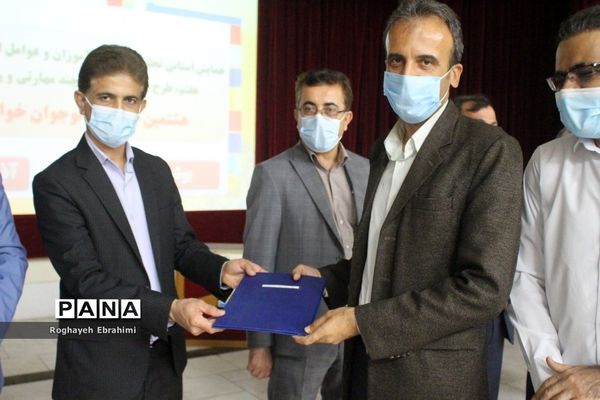 همایش استانی تجلیل از دانش‌آموزان و عوامل اجرایی جشنواره هفتم نوجوان خوارزمی در بوشهر