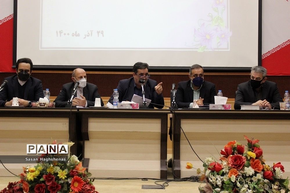 نشست مشترک فرماندار اسلامشهر با تولید‌کنندگان واحدهای صنفی و صنعتی