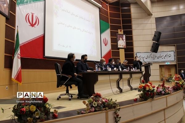 نشست مشترک فرماندار اسلامشهر با تولید‌کنندگان واحدهای صنفی و صنعتی