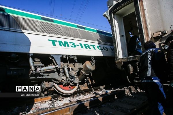 حادثه برخورد دو دستگاه قطار مترو کرج - تهران