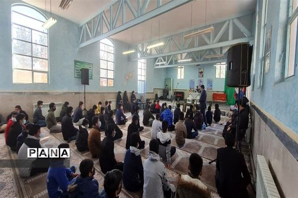 برگزاری طرح ملی لاله‌های روشن درآموزشگاه پسرانه شهید تات جوادآباد