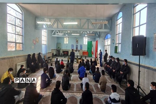 برگزاری طرح ملی لاله‌های روشن درآموزشگاه پسرانه شهید تات جوادآباد