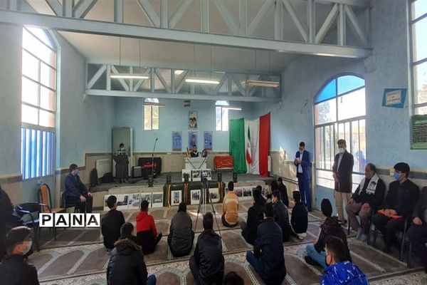 برگزاری طرح ملی لاله‌های روشن درآموزشگاه پسرانه شهید تات جوادآباد