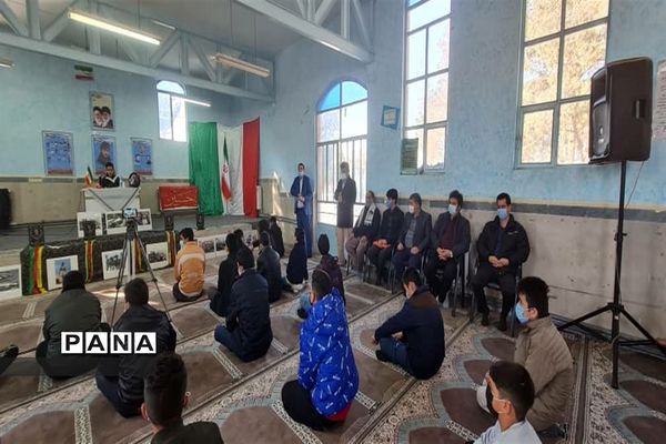 برگزاری طرح ملی لاله‌های روشن درآموزشگاه پسرانه شهید تات جوادآباد