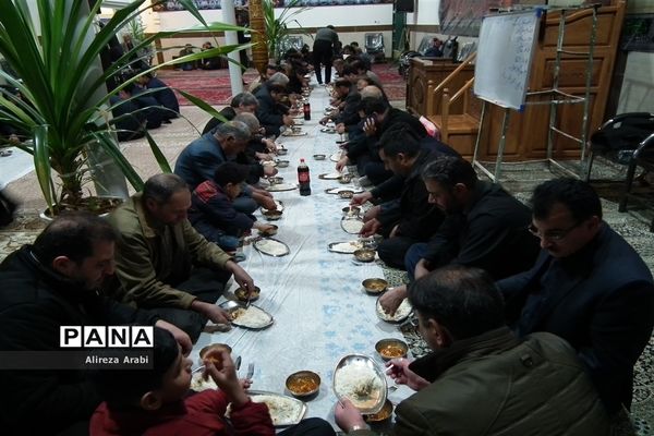 برگزاری دویست چهلمین جلسه انجمن مداحان کاشمر در حسینیه قمر بنی هاشم