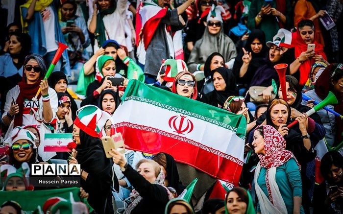 بازی  ایران و عراق با حضور تماشاگران و زنان برگزار می‌شود؟