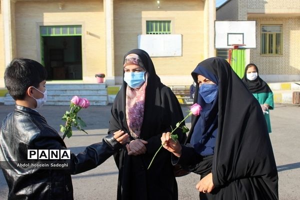 بازدید سرپرست مرکز امور بین‌الملل و مدارس خارج کشور وزارت آموزش و پرورش  از دبستان شهید حسن آیت محله تنگک بوشهر