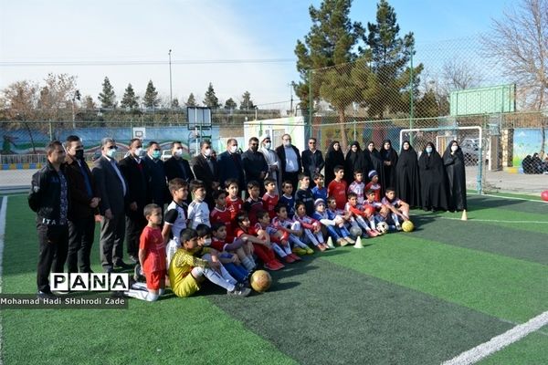 افتتاح زمین چمن مصنوعی در آموزشگاه شاهد رحیمی ناحیه یک مشهد