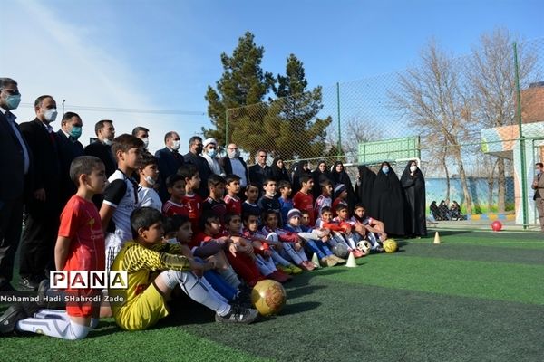 افتتاح زمین چمن مصنوعی در آموزشگاه شاهد رحیمی ناحیه یک مشهد