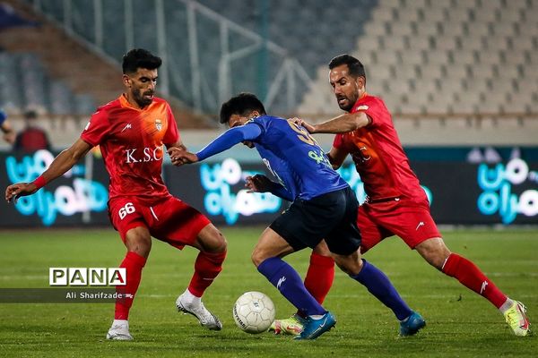 دیدار تیم‌های استقلال و فولاد خوزستان