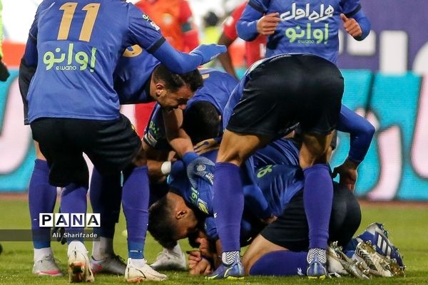 دیدار تیم‌های استقلال و فولاد خوزستان