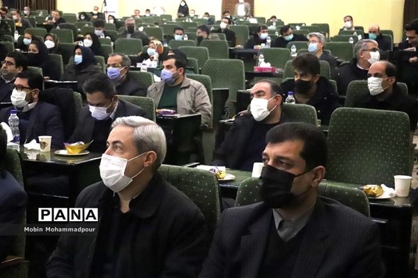 نشست صمیمی استاندار آذربایجان شرقی با اهالی رسانه