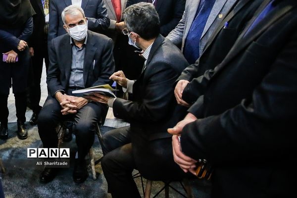 بازدید وزیر آموزش و پرورش از نمایشگاه دستاوردهای جهاد دانشگاهی