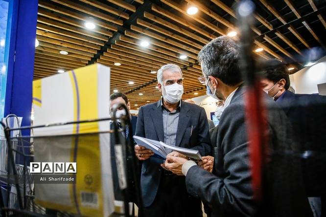 بازدید وزیر آموزش و پرورش از نمایشگاه دستاوردهای جهاد دانشگاهی